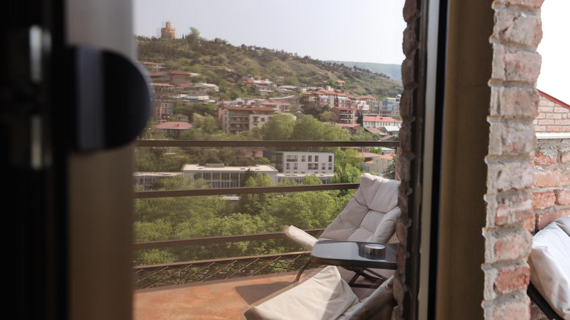 Wine Rock Hotel Tbilisi Ngoại thất bức ảnh