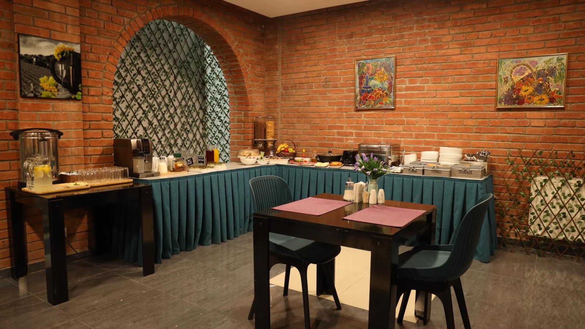 Wine Rock Hotel Tbilisi Ngoại thất bức ảnh